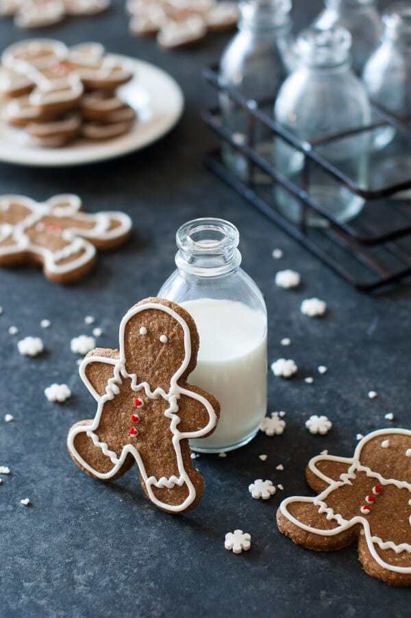 Gingerbread Cookies Recipe {Paleo, Gluten Free, Clean Eating, Dairy Free, Vegan}