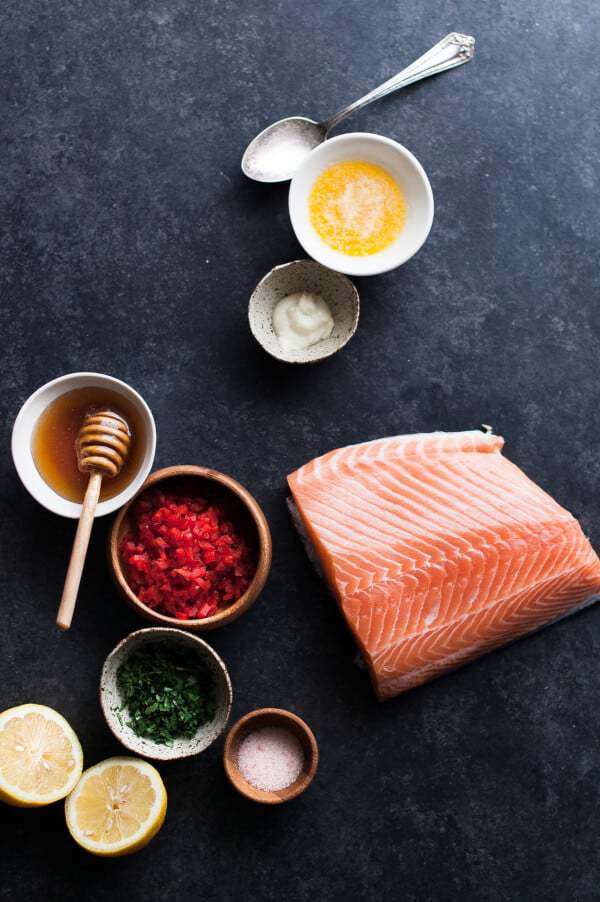 30 Minute Red Pepper Garlic Butter Foil Easy Grilled Salmon Recipe {Paleo, Gluten-Free, Clean Eating, Whole30}
