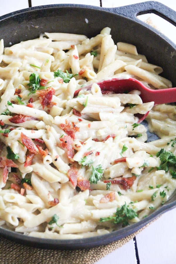 Easy, Creamy Garlic Parmesan Bacon Pasta Recipe