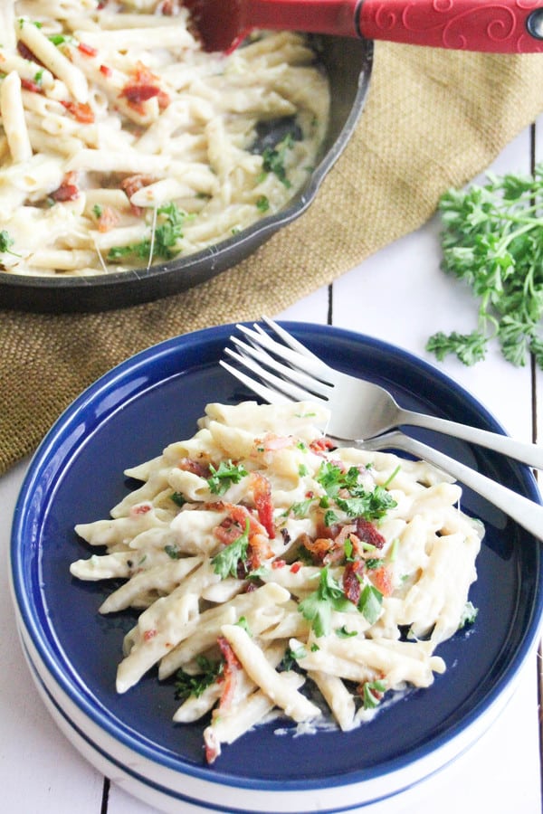 Easy, Creamy Garlic Parmesan Bacon Pasta Recipe